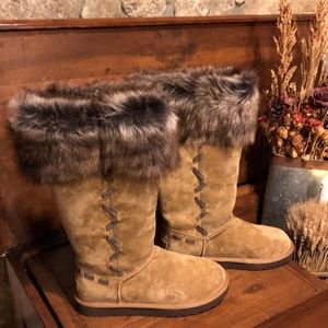UGG NEW SUEDE REAL LAMB FUR